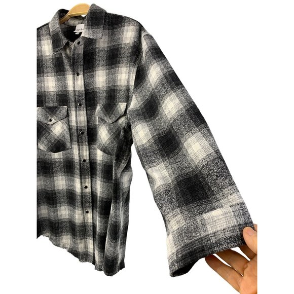 Sky To Moon Boyfriend Shacket Flannel Shirt Oversize Barn Large Plaid 6639 NWOT - Picture 3 of 9